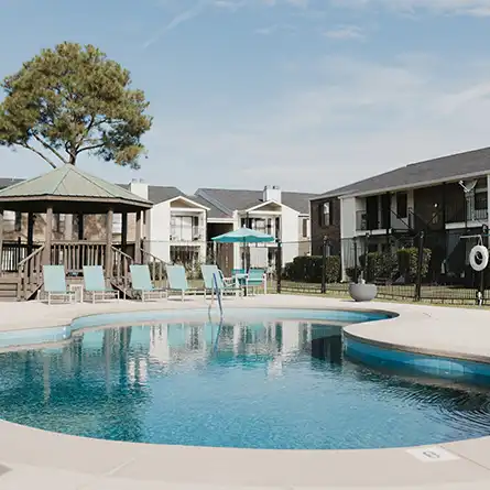 Edgewater Pointe Apartments Exterior Amenities - Exterior Swimming Pool View