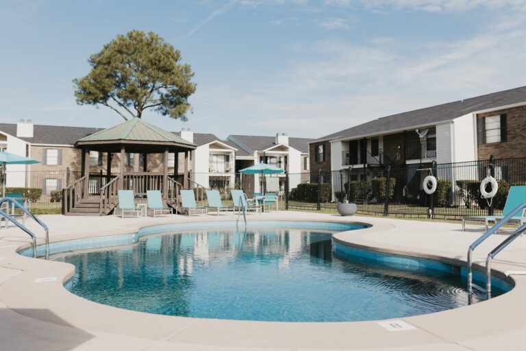 Edgewater Point Apartments Swimming Pool