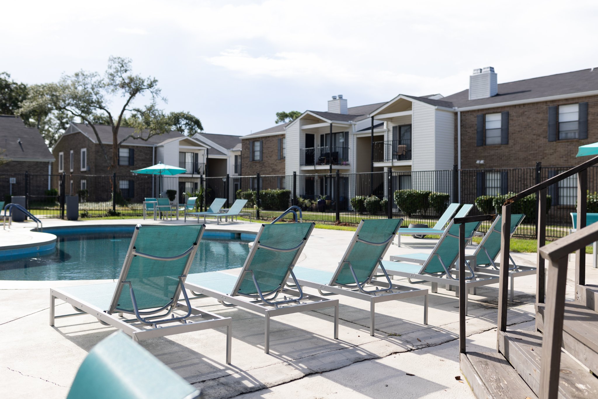 Edgewater Pointe Apartments Exterior Swimming Pool View